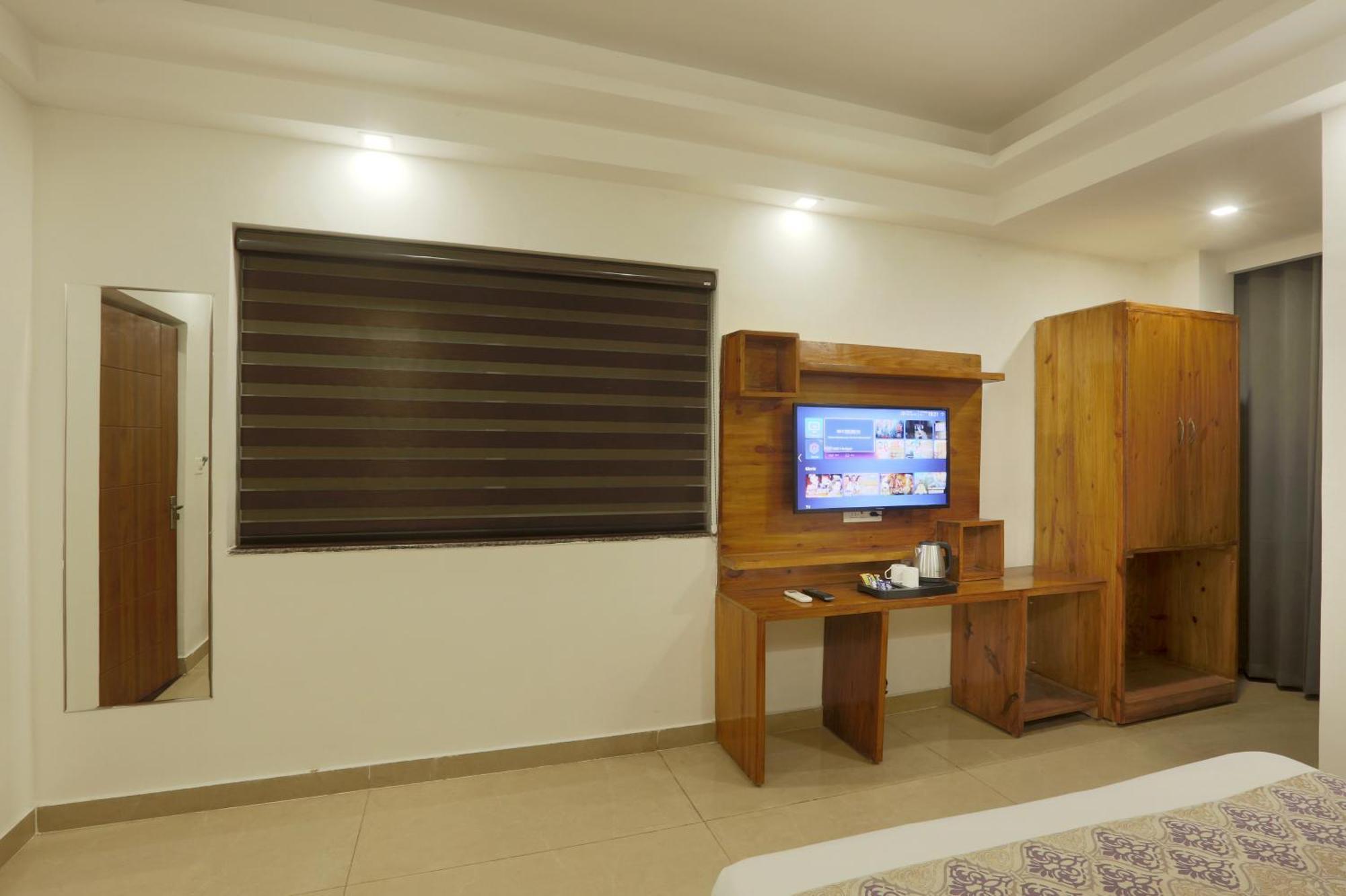 Hotel Deluxe Stay Inn - Near Delhi Airport Ню Делхи Екстериор снимка