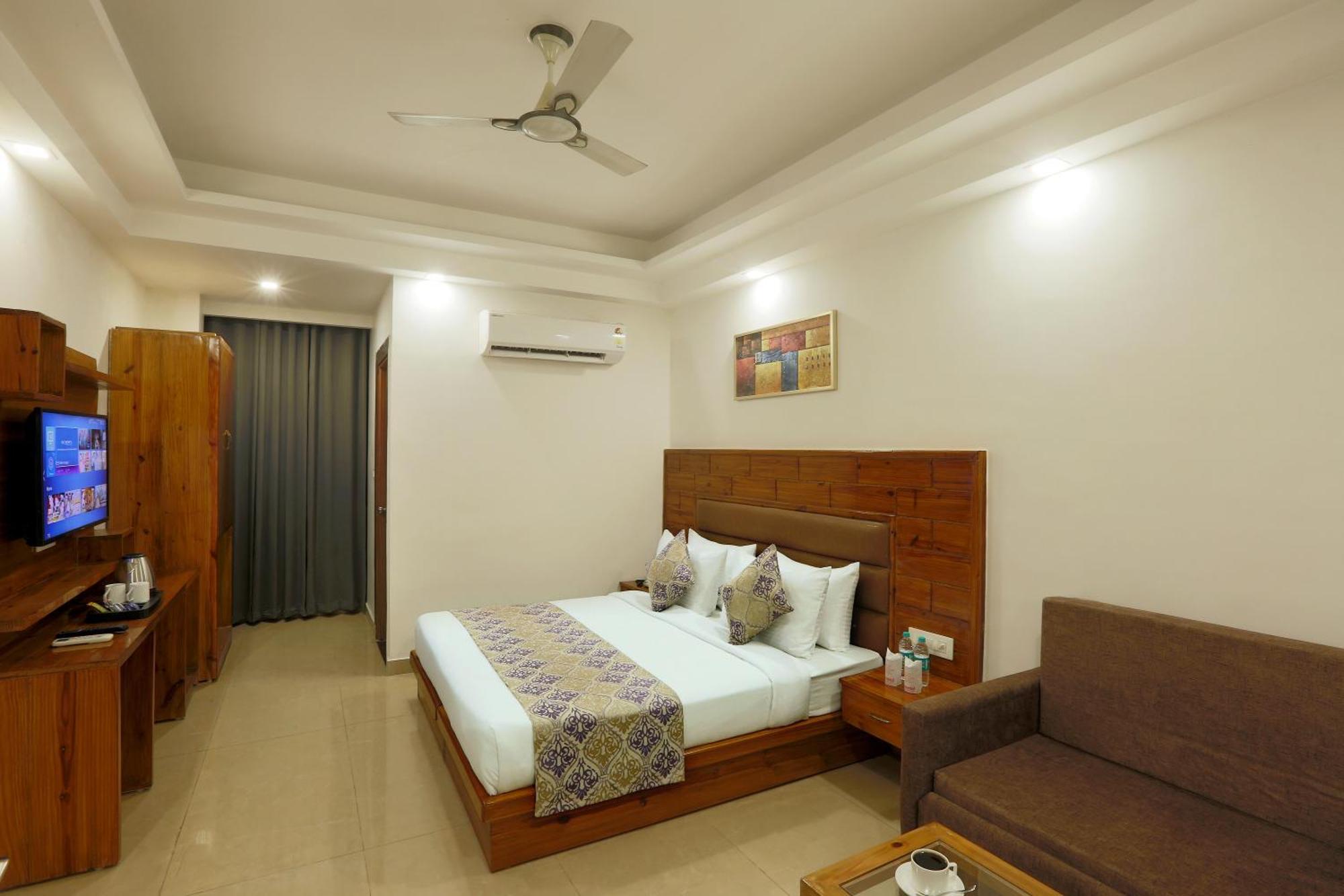 Hotel Deluxe Stay Inn - Near Delhi Airport Ню Делхи Екстериор снимка