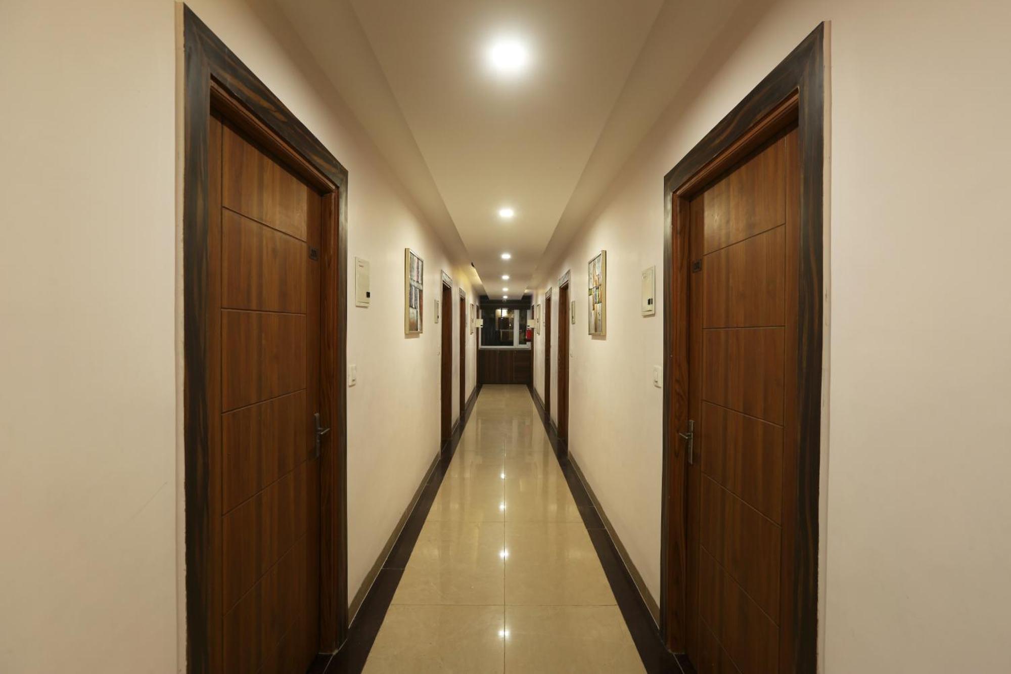 Hotel Deluxe Stay Inn - Near Delhi Airport Ню Делхи Екстериор снимка