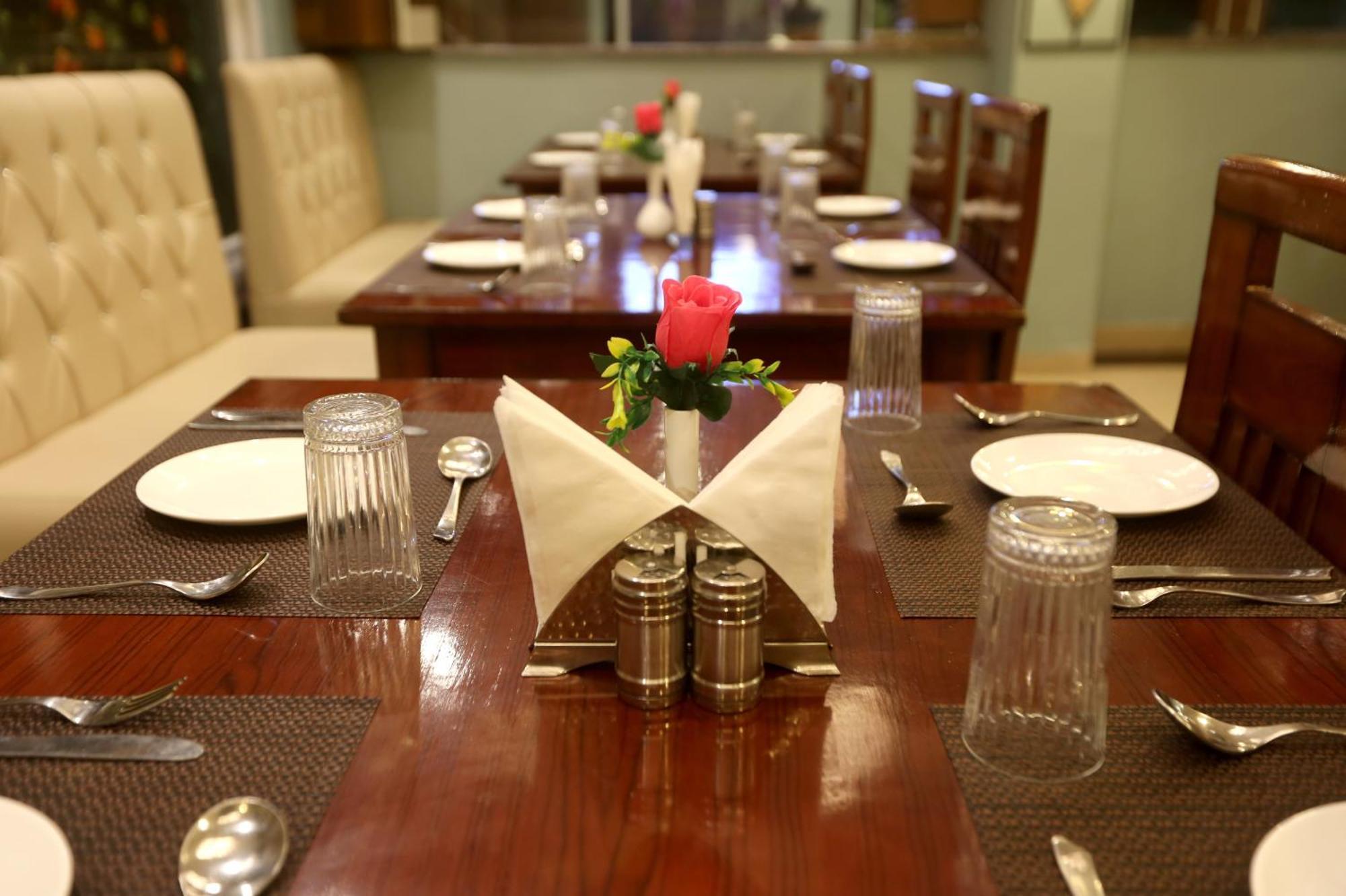 Hotel Deluxe Stay Inn - Near Delhi Airport Ню Делхи Екстериор снимка